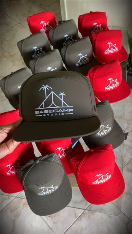 Gorras brandeadas para Basecamp Studio